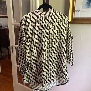 Black and White Geometric Women's Top